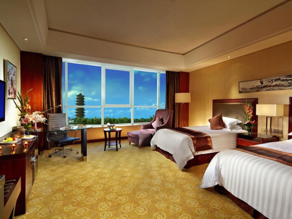 Jurong Yukun New Century Hotel Jiangsu חדר תמונה